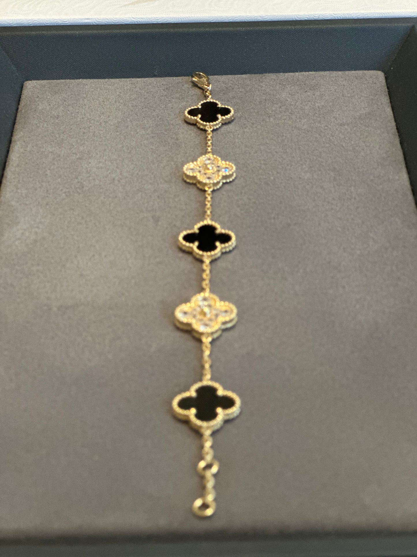 Alhambra Bracelet Black in 18k Gold Diamounds